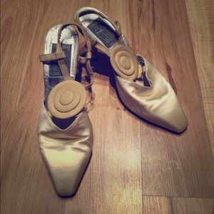 Gold/yellow Comcedia heel